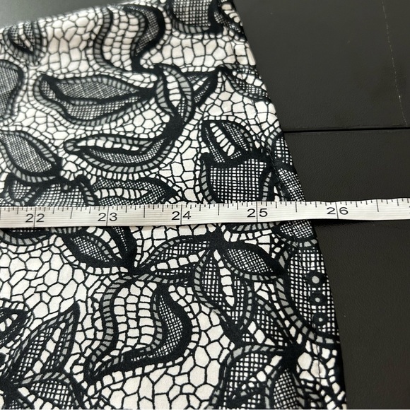 Croft & Barrow Women's Shirt Blouse Sleeveless Black & White Floral Size XL - Picture 8 of 8